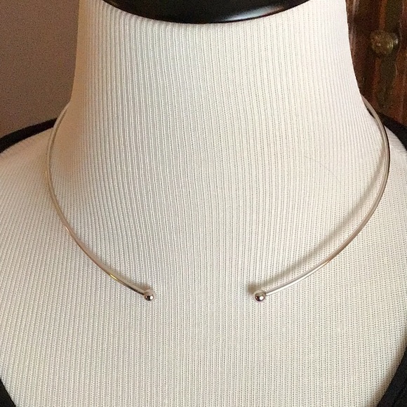 Silvertone Wire Necklace - Picture 2 of 2